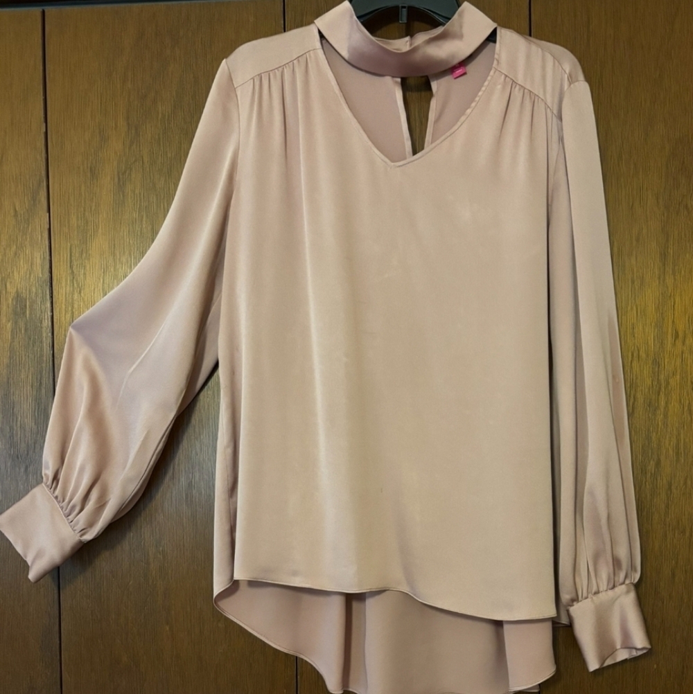 Elegant Vince Camuto Blush Blouse